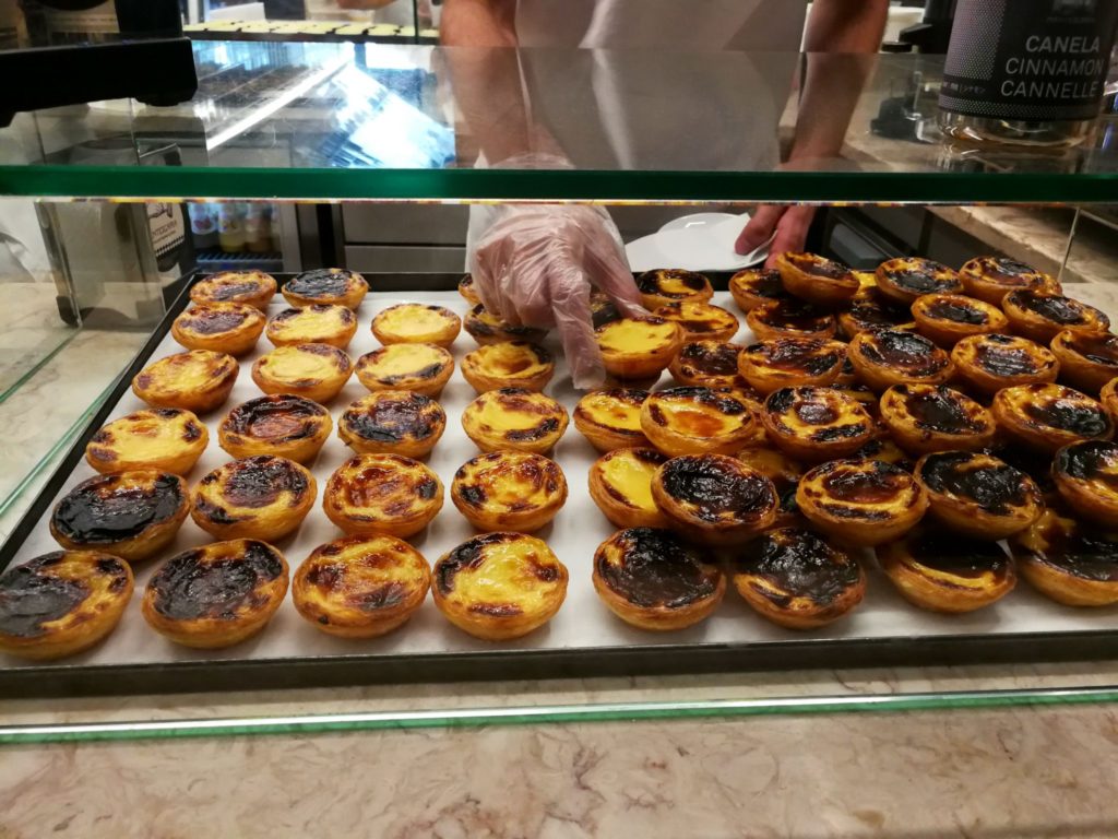 5 vinkkiä Lissaboniin pasteis de nata leivokset