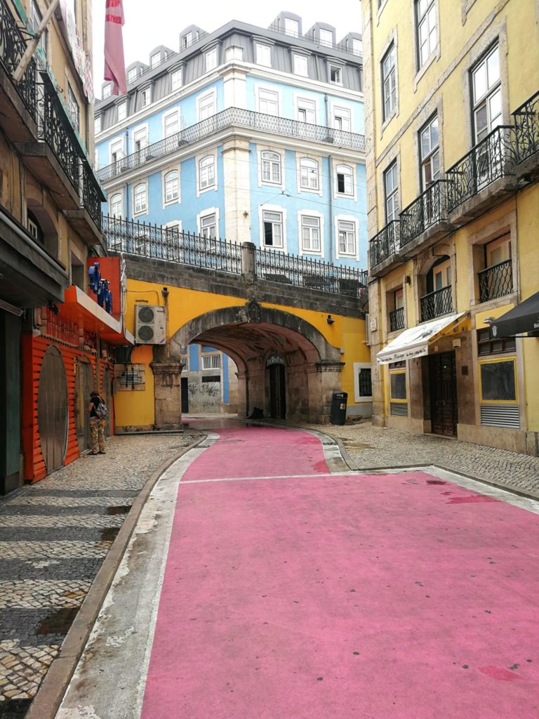 5 vinkkiä Lissaboniin pinkki katu