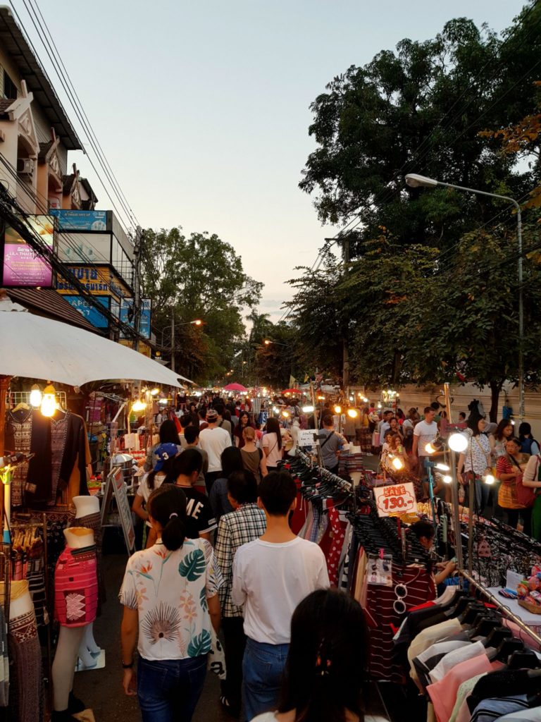 Sunnuntai markkinat Chiang Maissa