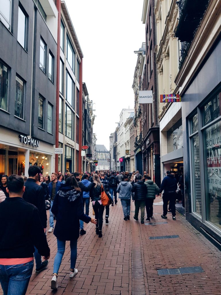 Amsterdamin shoppailupaikat Kalverstraat