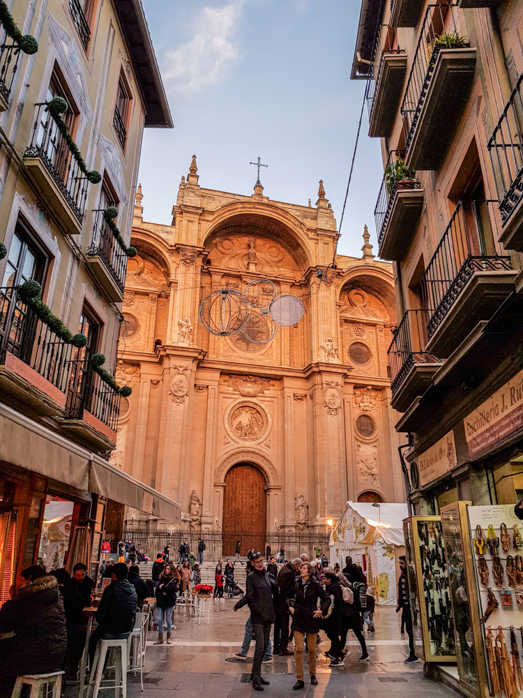 8 vinkkiä mitä tehdä ja nähdä Granadassa kirkko