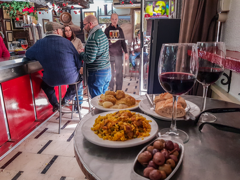 8 vinkkiä mitä tehdä ja nähdä Granadassa syö tapaksia